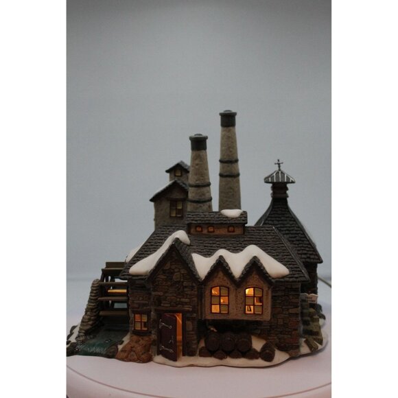 Dept 56 Dickens Village - London Gin Distillery - Picture 2 of 9